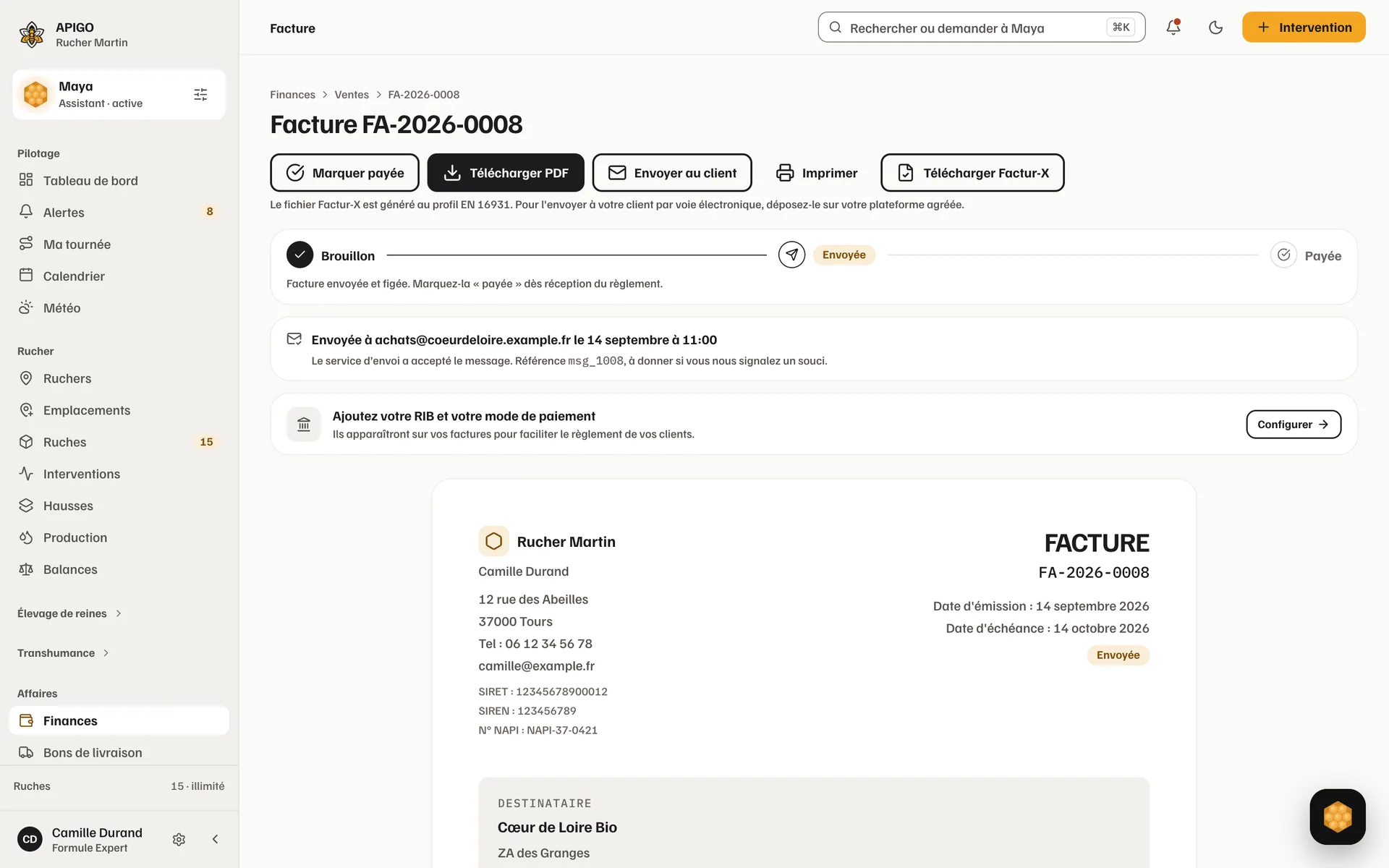 Une facture dans APIGO : les boutons pour la télécharger en PDF ou au format Factur-X, la suite des états de la facture, puis la facture elle-même avec son émetteur, son numéro et son destinataire.